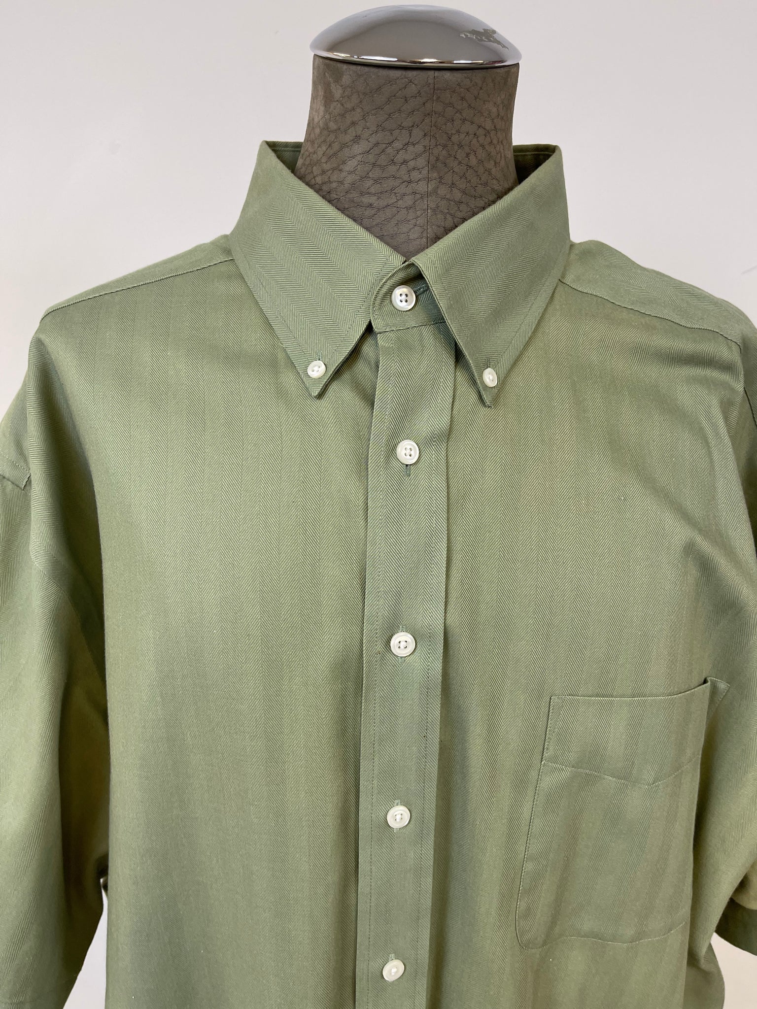 RoundTree & Yorke Men’s Button Down Shirt