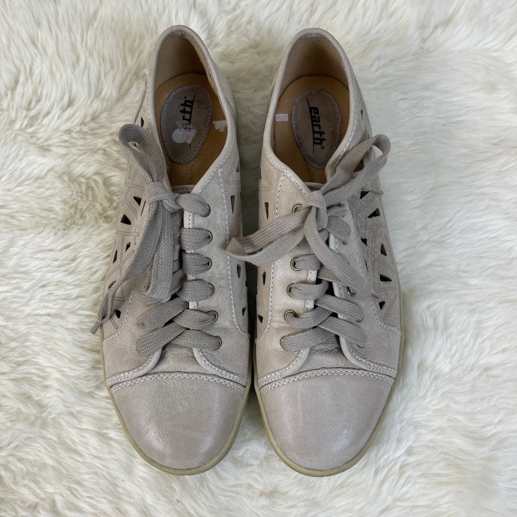 Earth Women’s Fashion/Comfort Sneaker