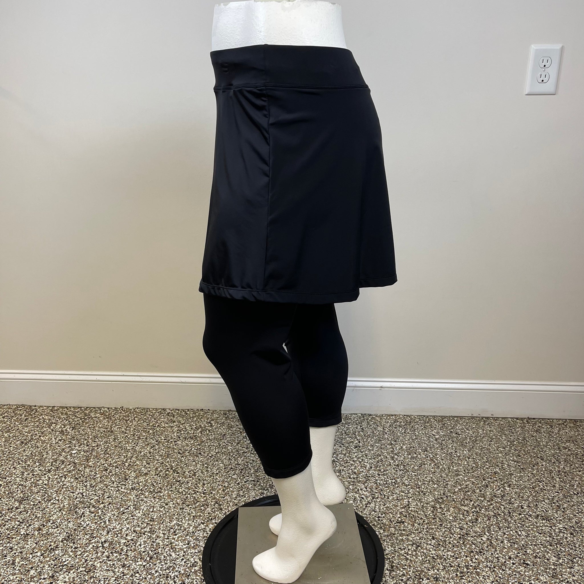 Anvivo Skirted Athletic Capris