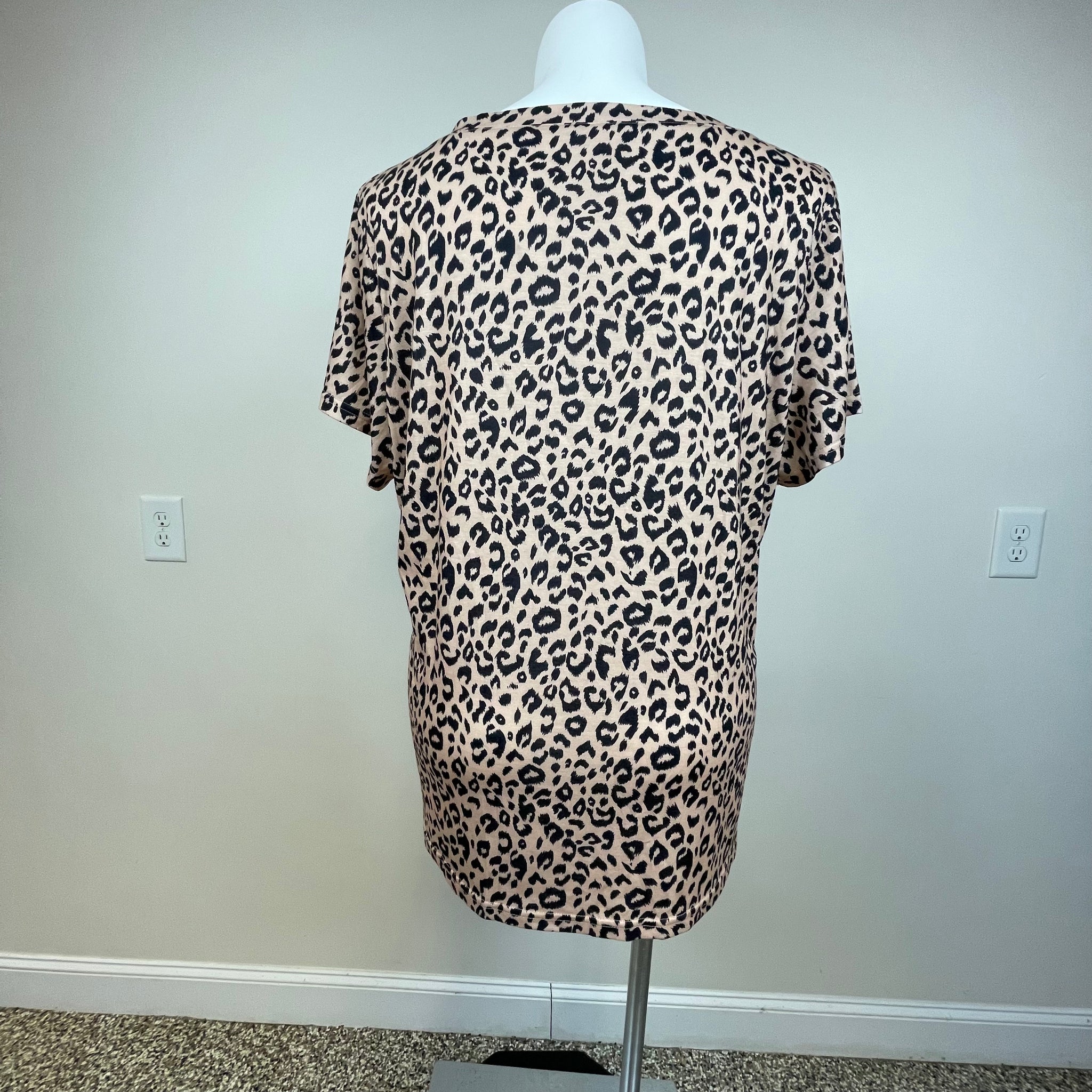 Plus Size Leopard Print Tee