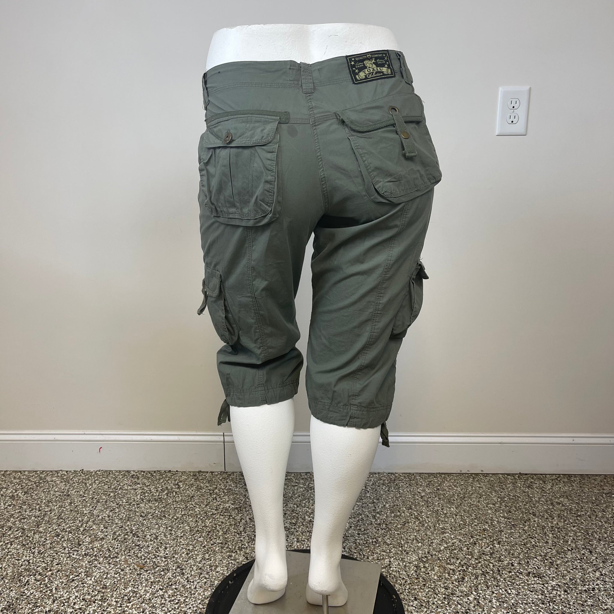 Toxic Cargo Style Capris